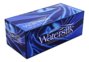 So sánh khăn giấy rút Watersilk với các thương hiệu khác trên thị trường.