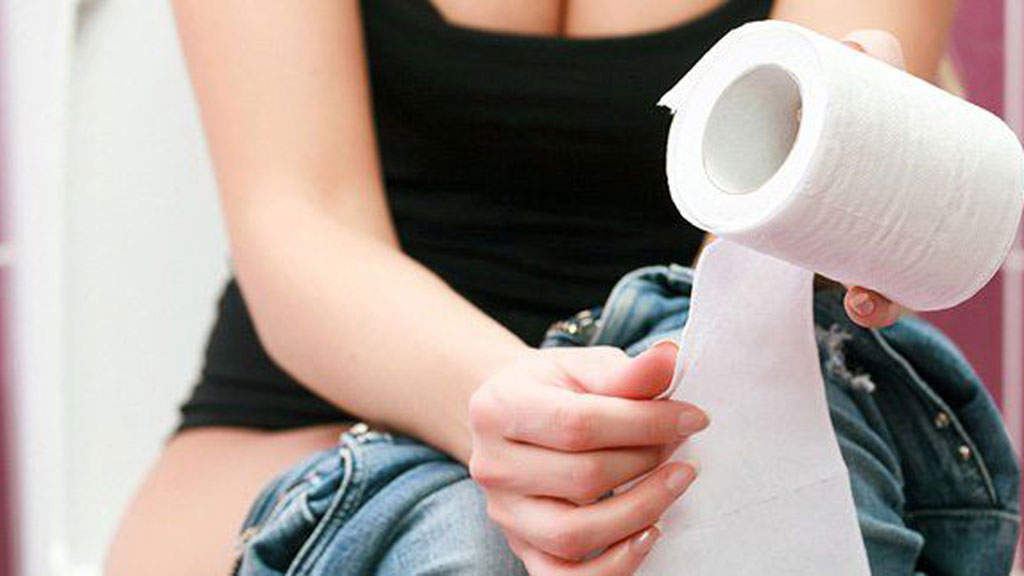 Dùng Giấy Vệ Sinh Lau Vùng Kín Có Tốt Không?