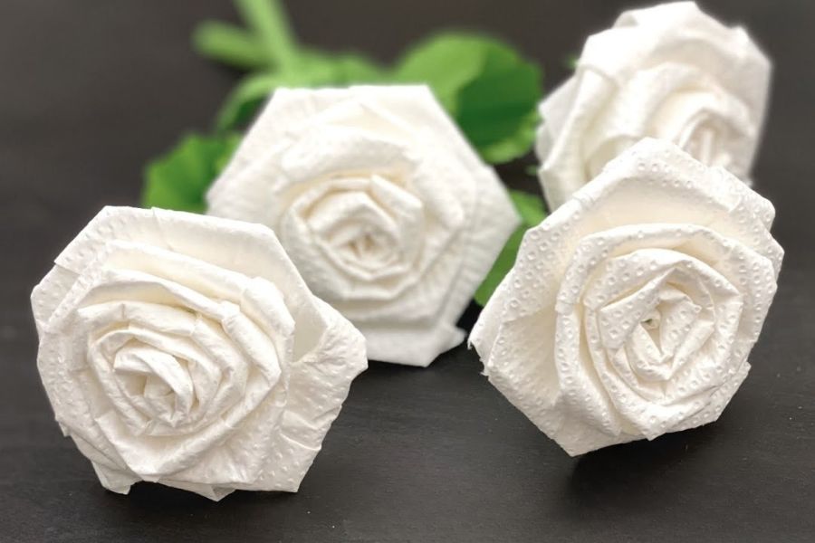 Các kiểu hoa hồng sáng tạo từ khăn giấy