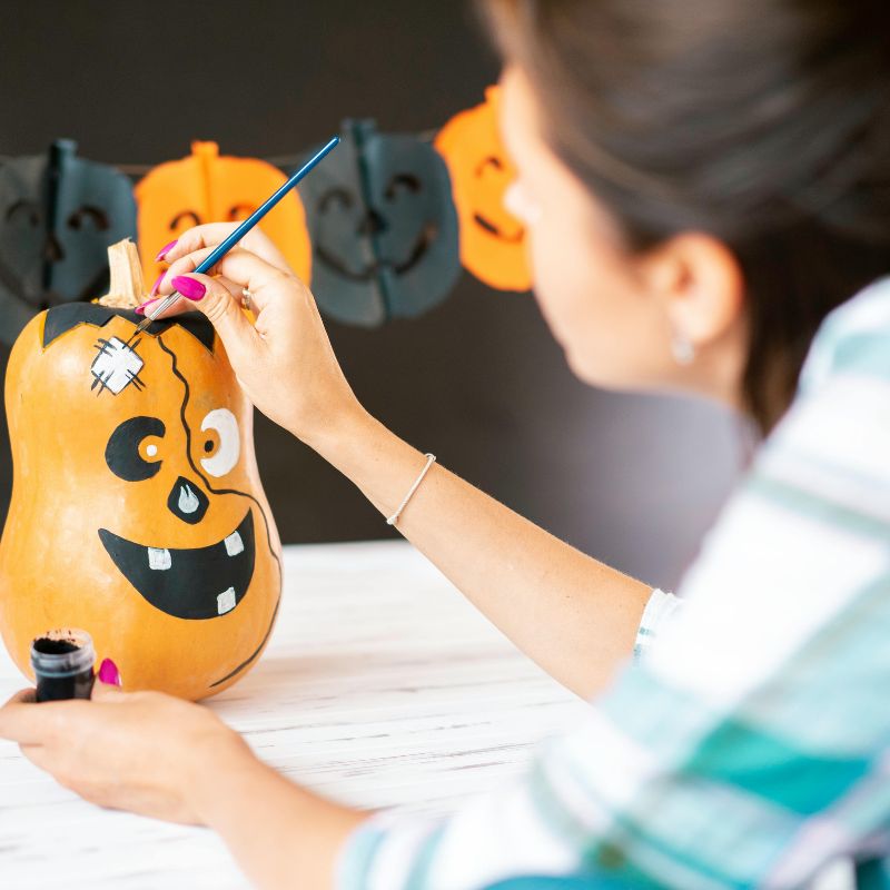 Tại sao bạn nên tự tay làm trang trí Halloween bằng giấy