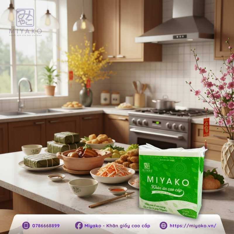 Khăn giấy ăn giúp bàn ăn ngày Tết luôn gọn gàng khi dùng nhiều món dầu mỡ 