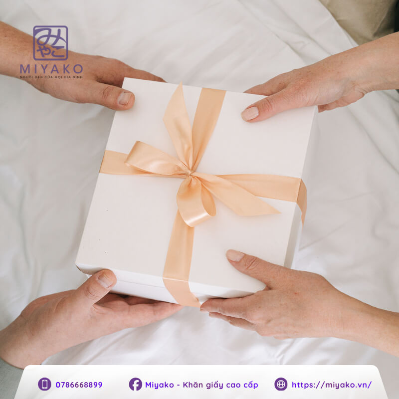 Gợi ý quà tặng 8/3 tinh tế và ý nghĩa nhất năm 2026