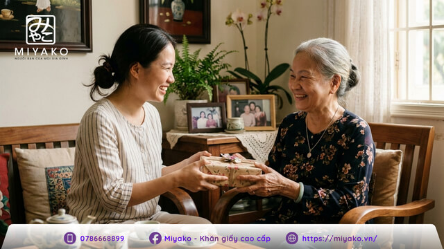 Khoảnh khắc trao quà 8/3 cho mẹ luôn là giây phút ấm áp và đáng nhớ nhất