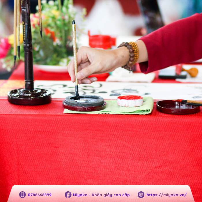 Xin chữ đầu năm có ý nghĩa gì - Nên xin chữ gì để may mắn